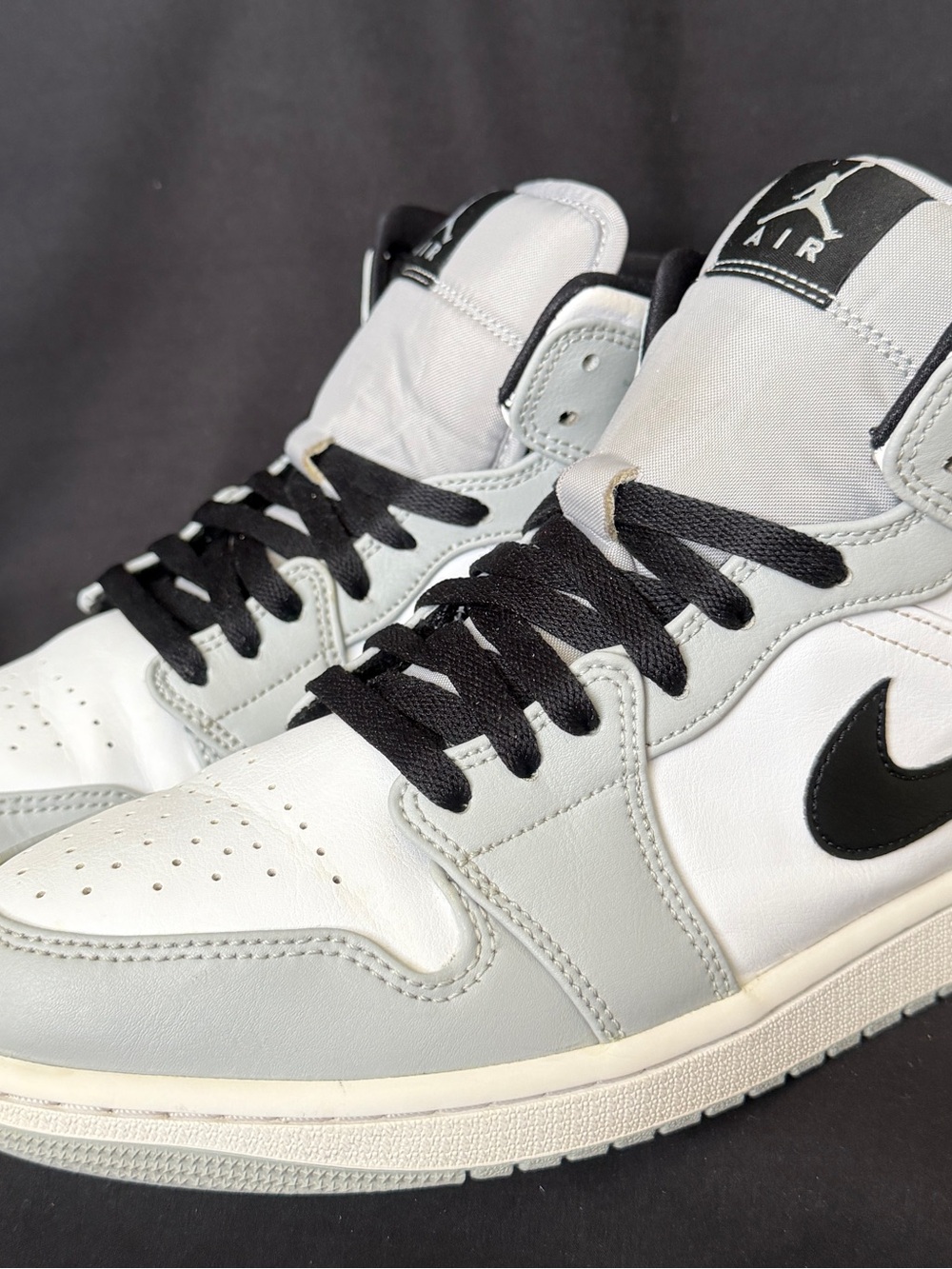 Air Jordan 1 Mid Light Smoke Grey Men’s Size 9.5